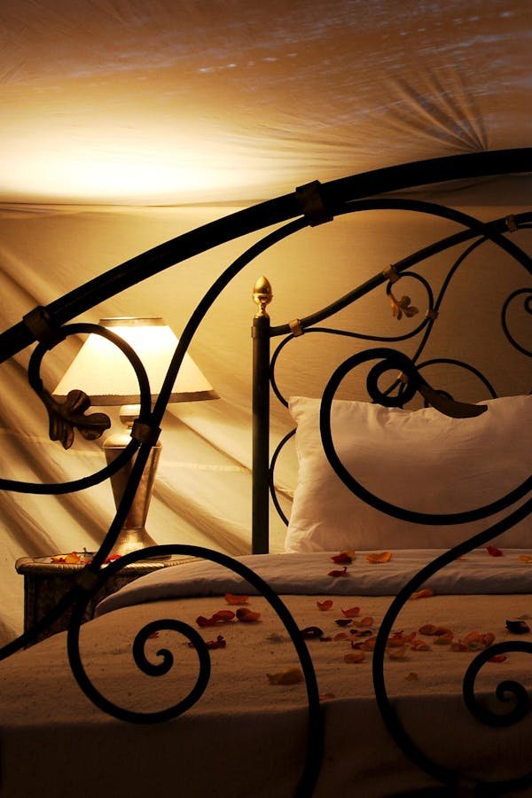 Nuit insolite en normandie : vivez une expérience inoubliable en couple ou entre amis